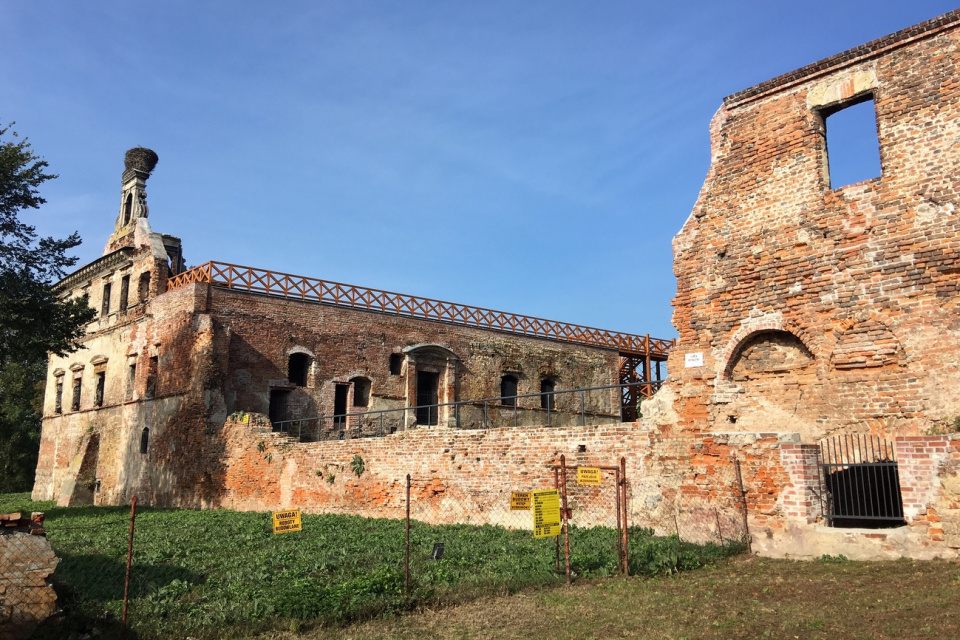 Ruiny zamku w Ujeździe [fot. Agnieszka Pospiszyl]