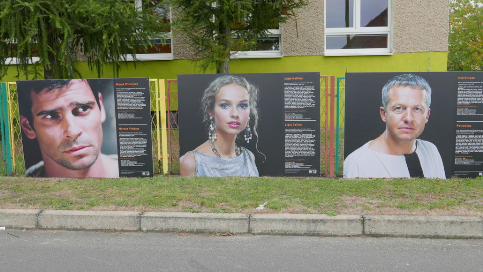 Wystawa plenerowa "Bohaterowie Sienkiewicza" w Kątach Opolskich [fot. Witold Wośtak]