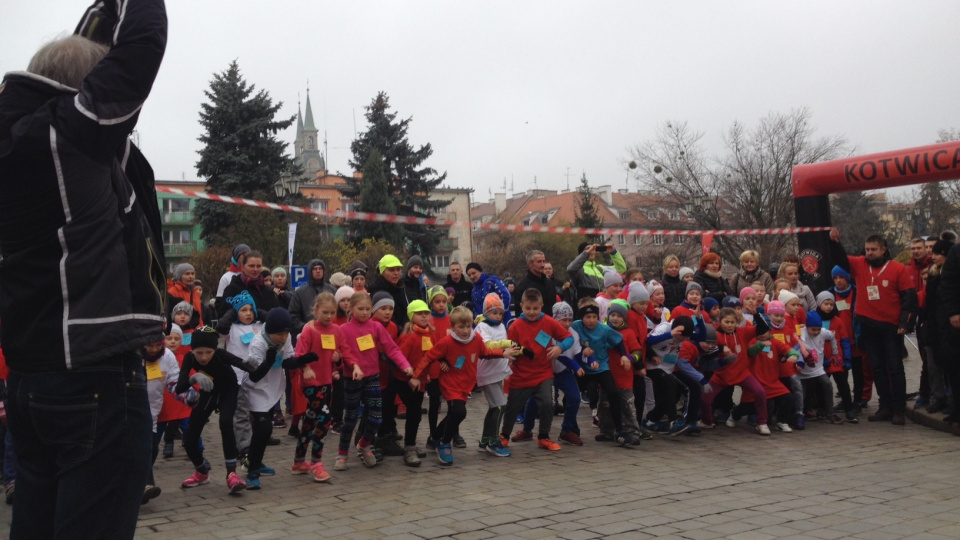 Dzieci z Brzegu chętnie wzięły udział w Biegu Niepodległości [fot. Maciej Stępień]
