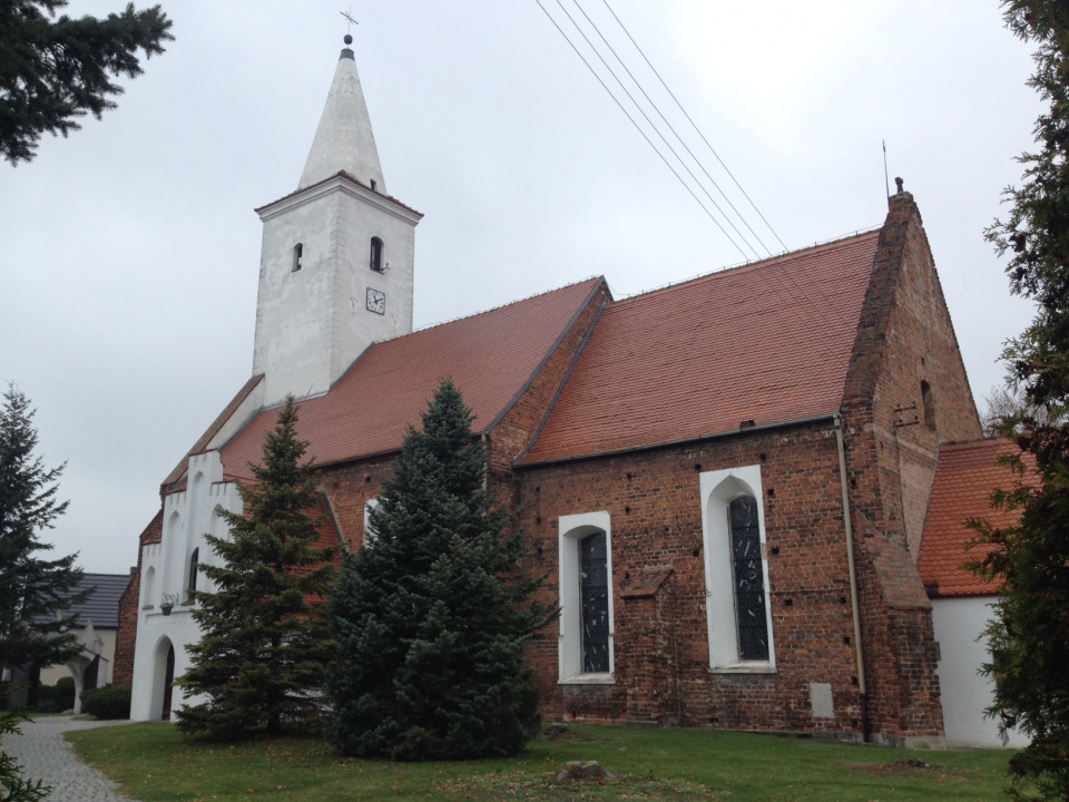Kościół parafialny w Pogorzeli. Dziś 26 wykonawców zaśpiewa tam pieśni patriotyczne [fot. Maciej Stępień]