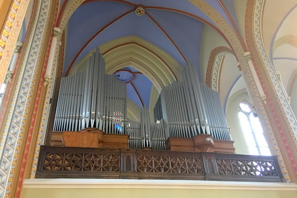 Organy w kościele w Sławięcicach
