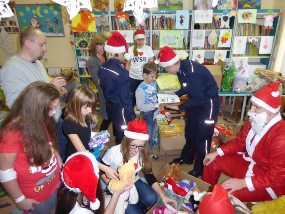 Mikołaj odwiedził małych pacjentów WCM w Opolu [fot. Piotr Wrona]
