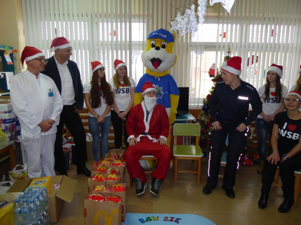 Mikołaj odwiedził małych pacjentów WCM w Opolu [fot. Piotr Wrona]