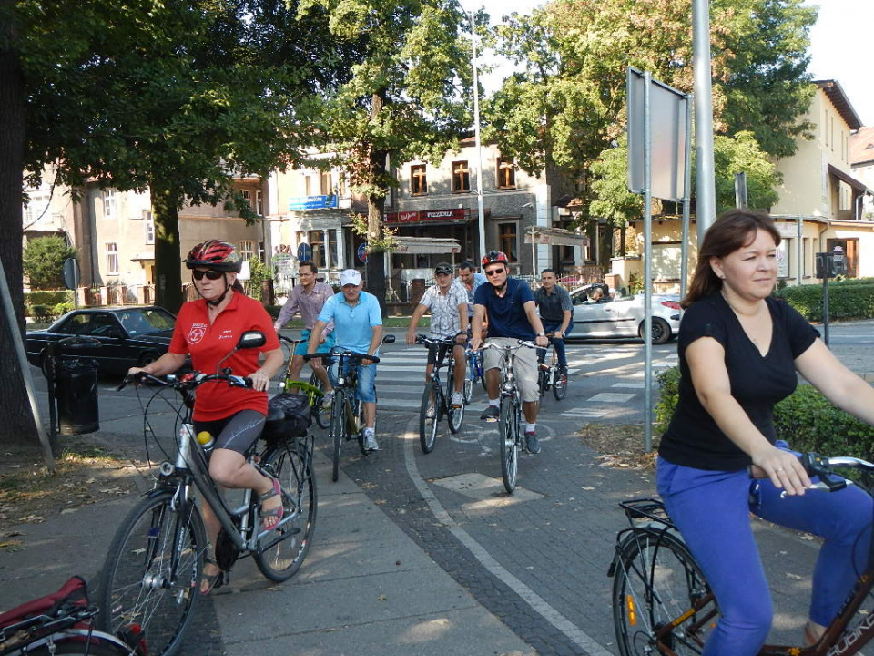 Roboczy przejazd rowerzystów z brzeskimi samorządowcami [fot. Rowerowy Brzeg]