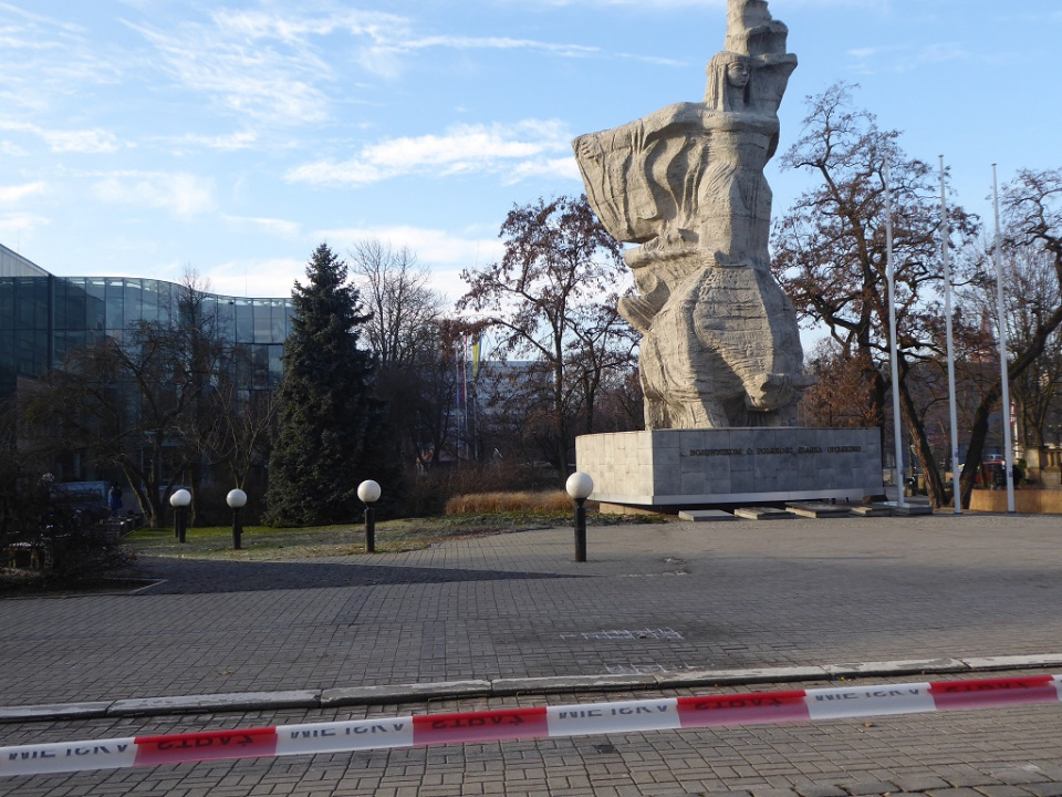 Przemysław Pytlik wynajął na 13 grudnia teren przed pomnikiem Bojownikom o Polskość Śląska Opolskiego [fot. Monika Pawłowska]
