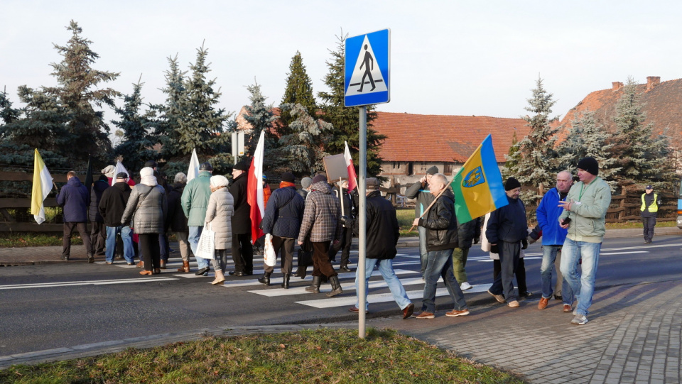 Protest mieszkańców Niemodlina na drodze krajowej nr 46 [fot. Mariusz Chałupnik]