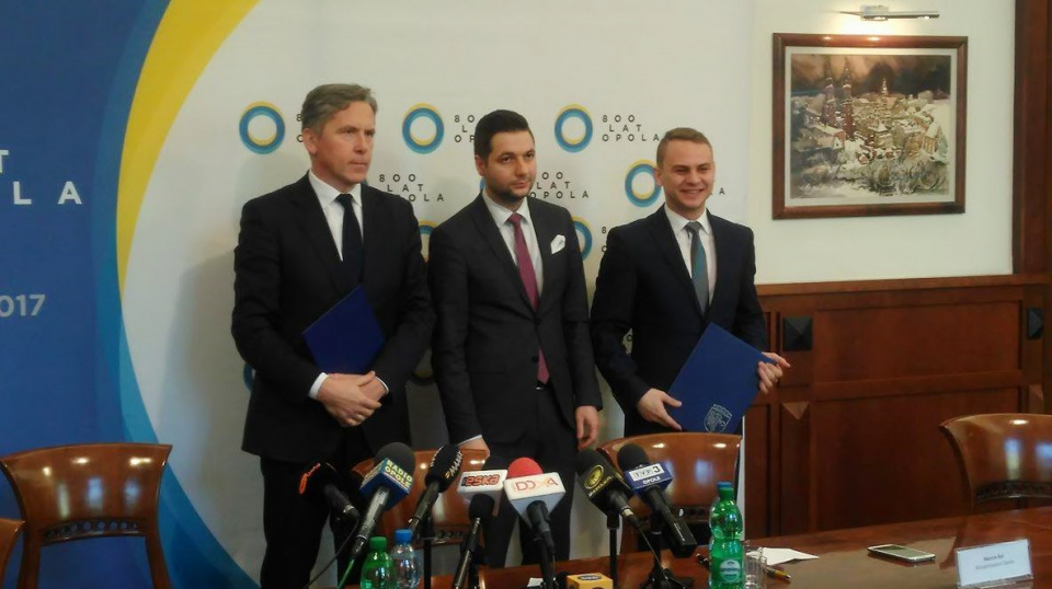 Opole dołącza do rządowego programu "Mieszkanie Plus". Od lewej, Janusz Kobieszko, Patryk Jaki i Marcin Rol [fot. Daria Placek]