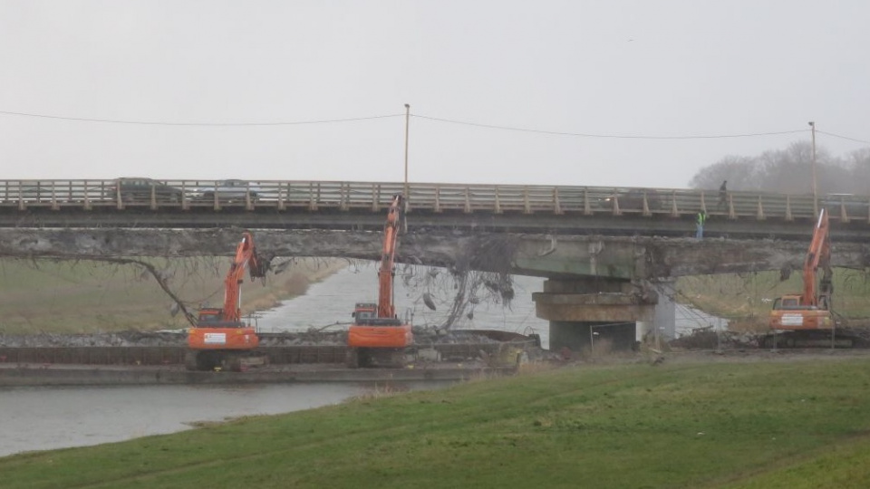 Rozbiórka mostu na ul. Niemodlińskiej w Opolu [fot. Katarzyna Zawadzka]