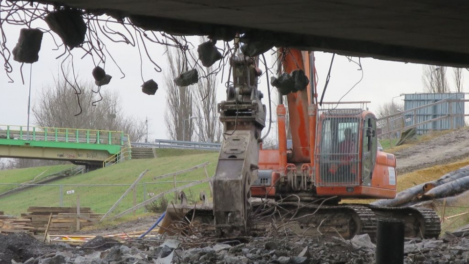 Rozbiórka mostu na ul. Niemodlińskiej w Opolu [fot. Katarzyna Zawadzka]