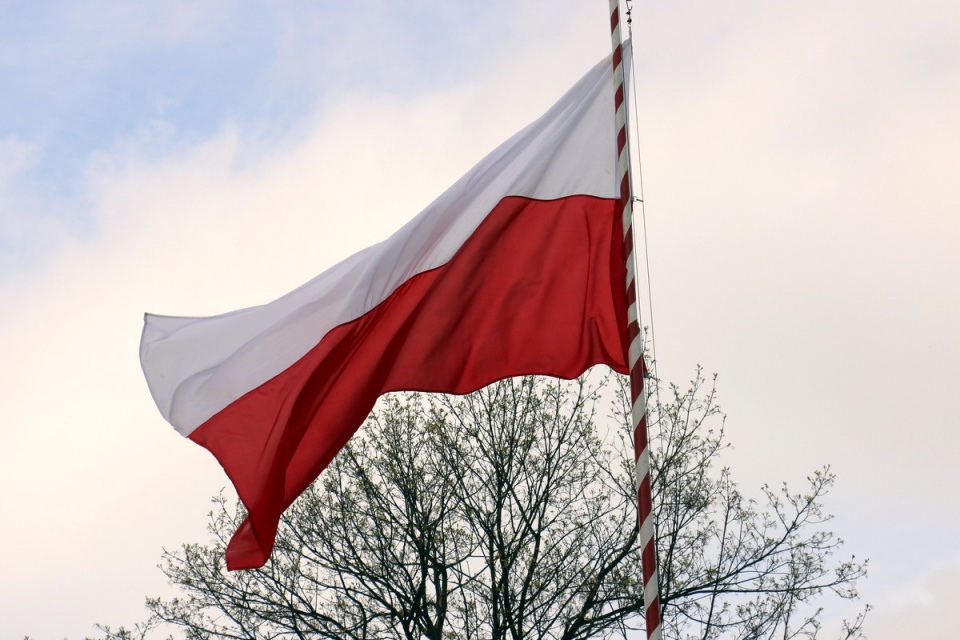 Wojewódzkie obchody Święta Flagi Narodowej w Moszczance [fot. Barbara Więcek]