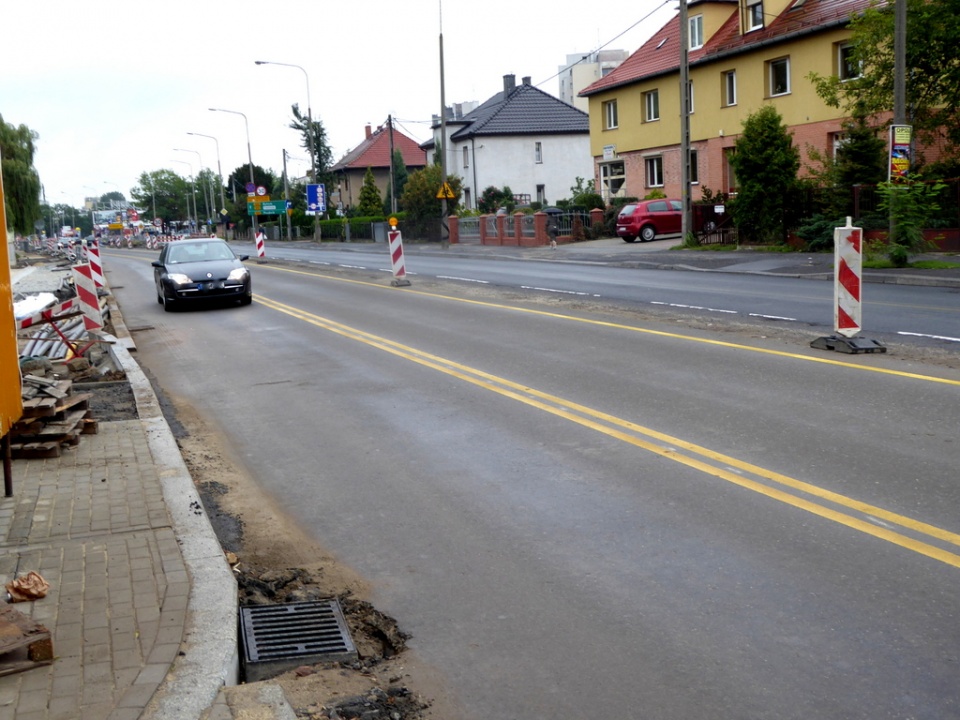Remontowana ulica Niemodlińska w Opolu [fot. Witold Wośtak]