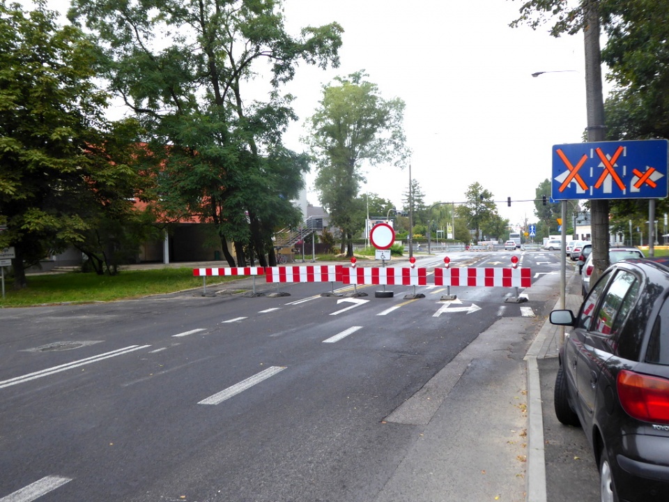 Ulica Wojska Polskiego przed Niemodlińską w Opolu [fot. Witold Wośtak]