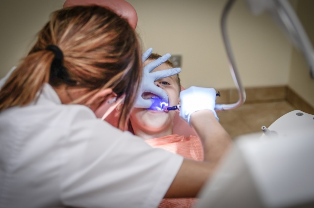 Maluch u dentysty, czyli akcja rady opolskiego oddziału NFZ