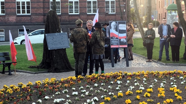 Mieszkańcy Głubczyc ufundowali tablicę upamiętniającą ofiary katastrofy smoleńskiej. Od lat nie ma swojego miejsca