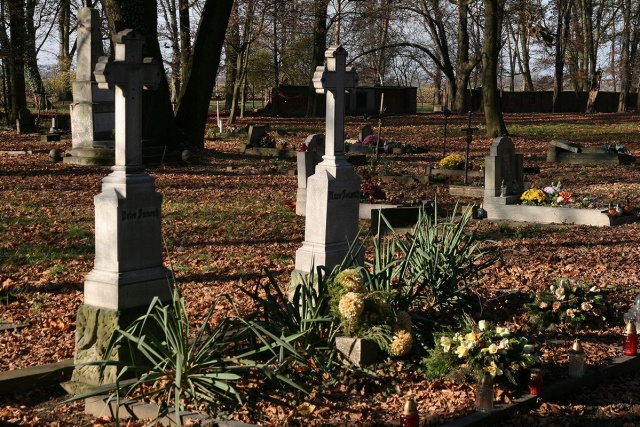 Poznaj portal i publikację o cmentarzu na ul. Wrocławskiej w Opolu