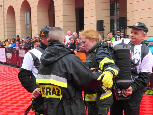 Strażacy z Polski i zagranicy rywalizują na torze sprawnościowym w Opolu [ZDJĘCIA]