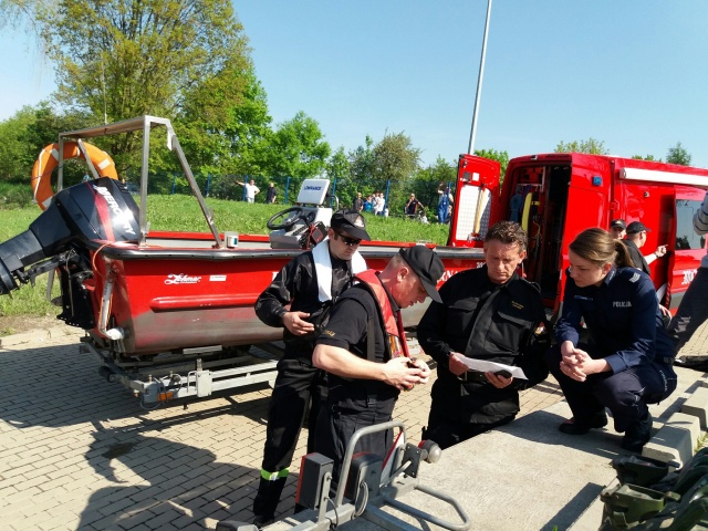 Ciało młodego mężczyzny wyciągnięto z Odry między miejscowościami Lipki i Szydłowice