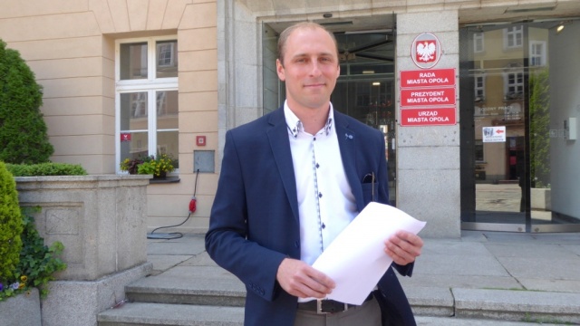 Radny Łukasz Sowada chce, aby szef PO w regionie utemperował opolskich rajców swojej partii