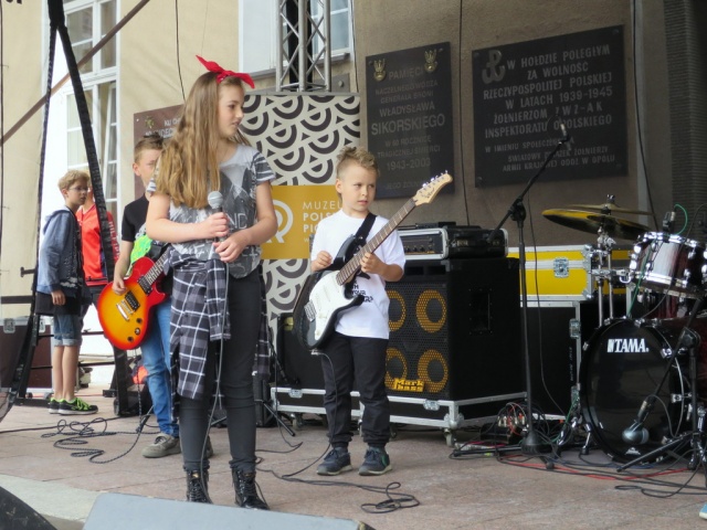 Młodzi i bardzo młodzi wykonawcy na scenie rockowej Opola [ZDJĘCIA]