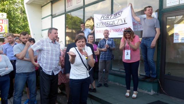 Mieszkańcy Kłodnicy w Kędzierzynie-Koźlu protestowali przeciwko odtworzeniu portu na Odrze