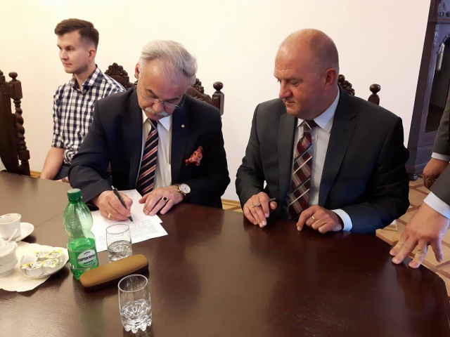 WCM już formalnie pod zarządzaniem Uniwersytetu Opolskiego. Akt notarialny przekazania szpitala podpisany