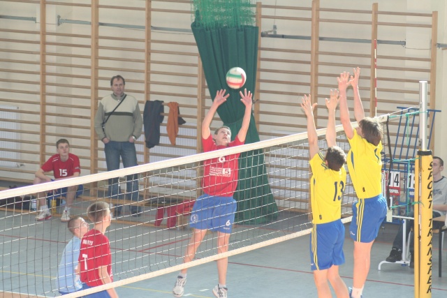 Siatkarscy amatorzy zaczęli rywalizację ligową w Kędzierzynie-Koźlu