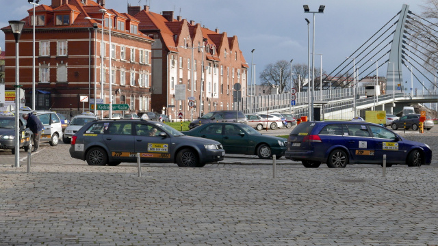 Radni chcą rozwiązać problem stawek za przejazd taksówkami do Dużego Opola