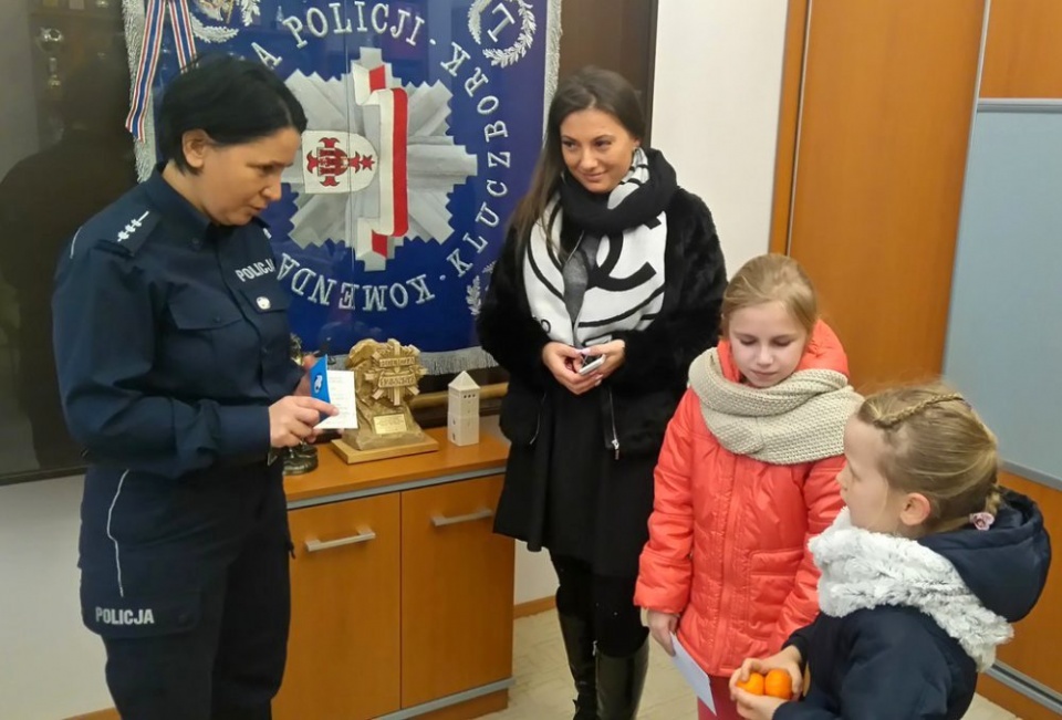 St. asp. Tatiana Głuszko wyróżniona odznaką "Przyjaciel Dziecka" [fot. archiwum policji]
