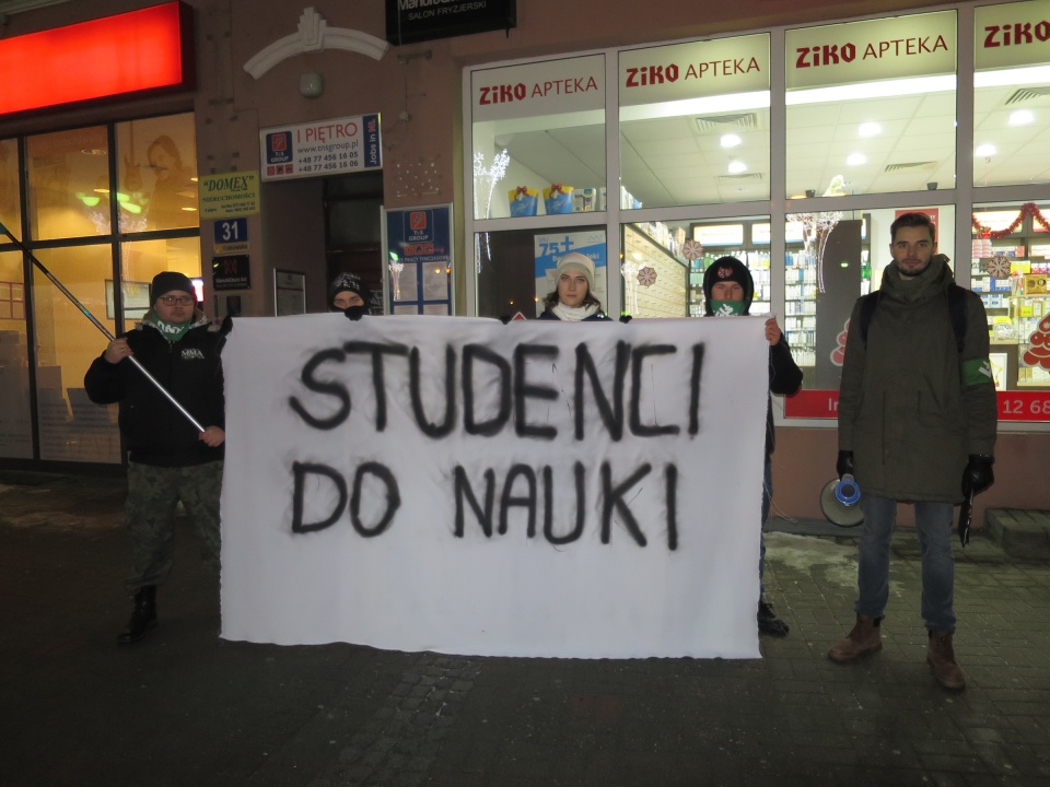 Maineftacja ONR w związku z protestem studentów [fot. Kamila Gal-Skorupa]