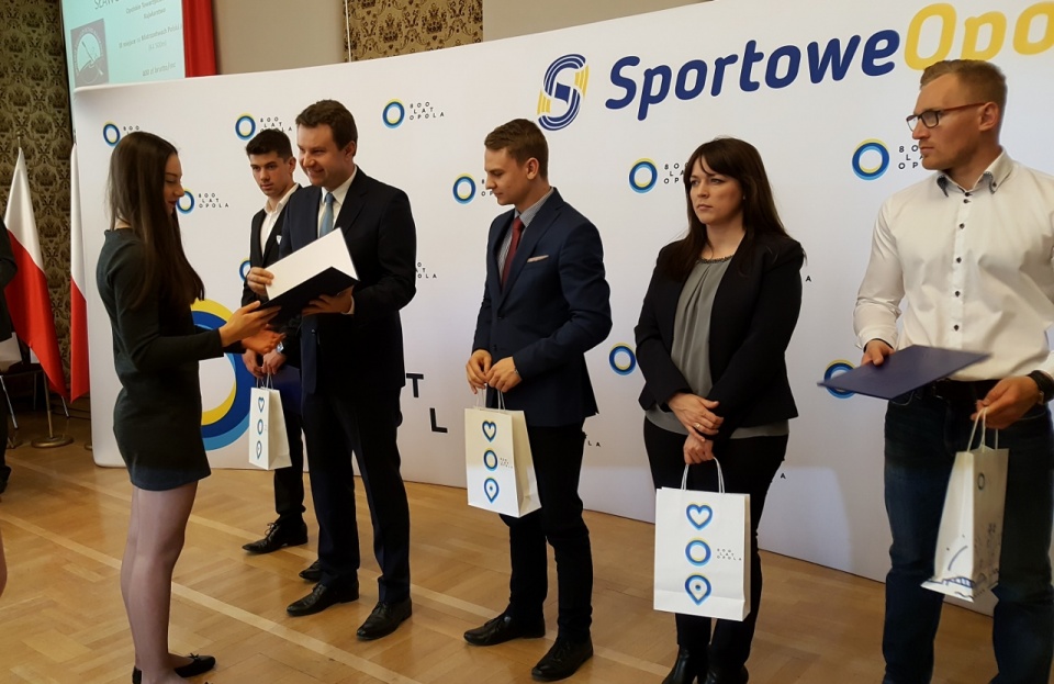 Prezydent Opola przyznał stypendia sportowcom [fot. Daria Placek]