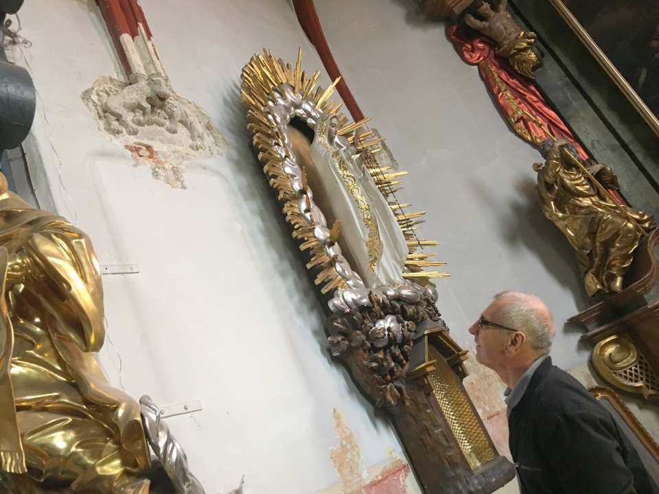 Rzeźby i malowidła z XIV wieku odkryte w kościele w Jemielnicy