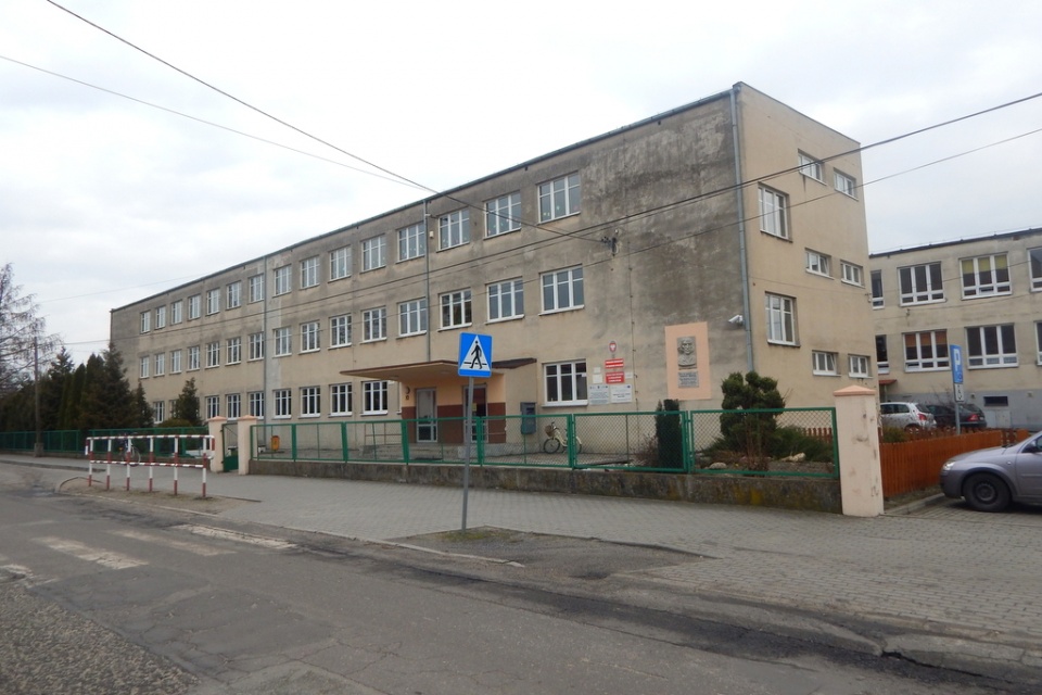 Budynek szkoły w Tarnowie Opolskim [fot. PSP Tarnów Opolski]