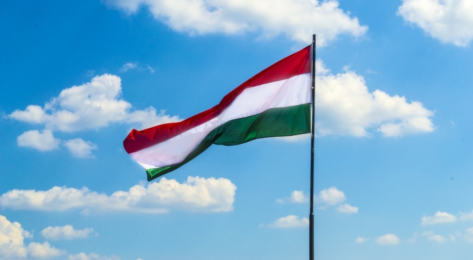 Flaga Węgier [fot. lmaresz/pixabay.com/CC0 Public Domain]