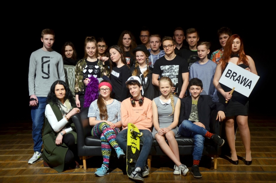 Spektakl "5 minut" w wykonaniu młodzieżowej grupy teatralnej z Ośrodka Kultury w Niemodlinie [fot. OK w Niemodlinie]