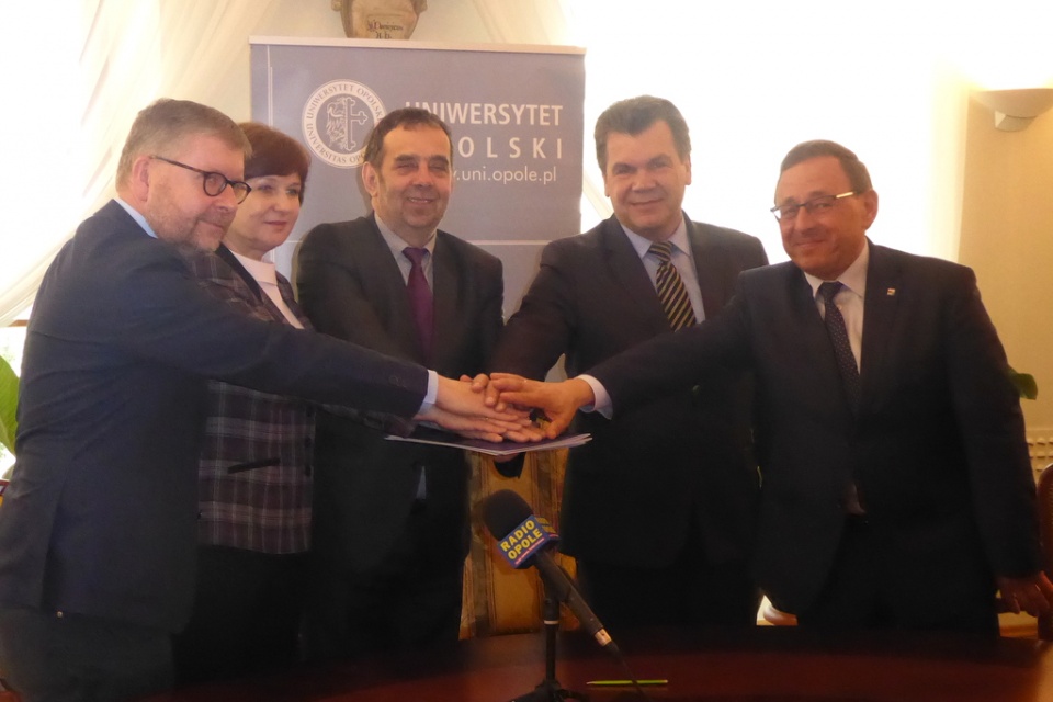 Powiat opolski podpisał porozumienie z Uniwersytetem Opolskim w sprawie prószkowskiej Pomologii [fot. Monika Pawłowska]