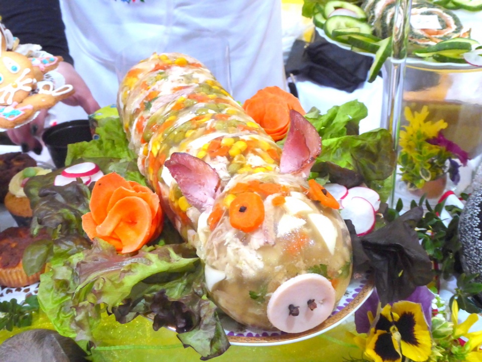 Jarmark Wielkanocny w Gogolinie, świnka z galarety [fot. Witek Wośtak]