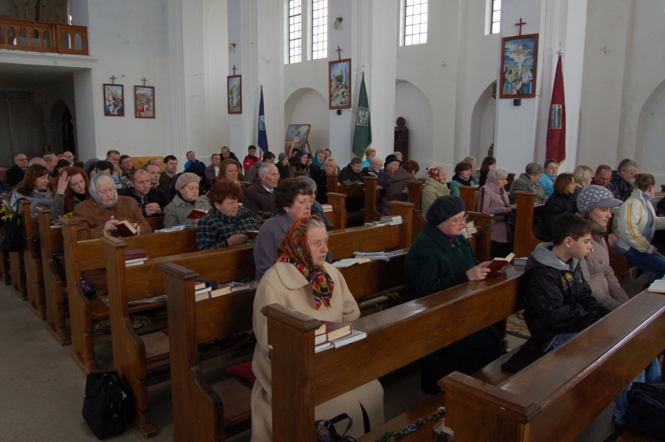 Kościół katolicki w Nadwórnej na Ukrainie [zdj. Jan Poniatyszyn]