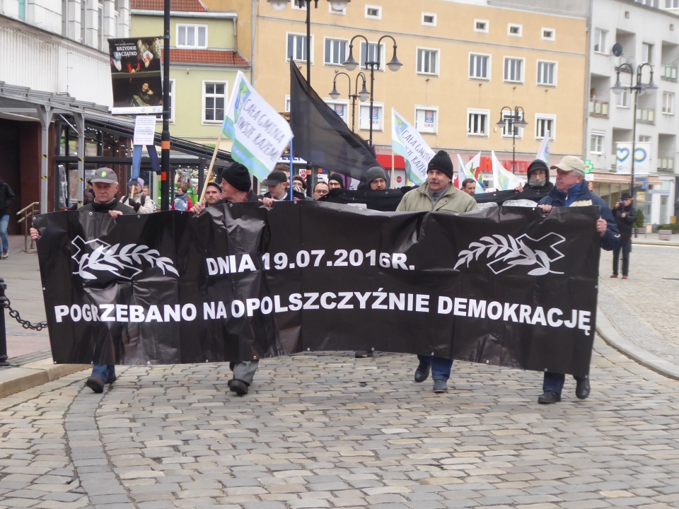 Miesięcznica "pogrzebania demokracji na Opolszczyźnie" [fot. Ewelina Laxy]
