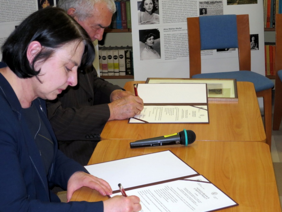 Podpisanie porozumienia pomiędzy UO i WBP [fot. Mariusz Majeran]