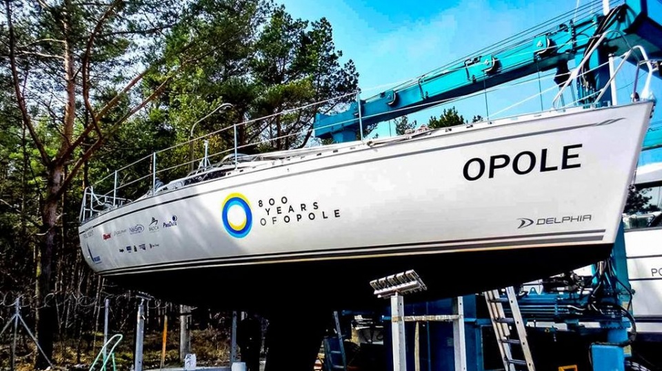Jacht "OPOLE" przed rejsem przez Atlantyk. [fot. archiwum Radia Opole]