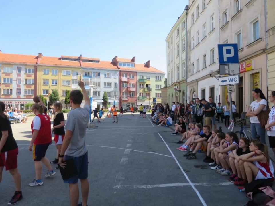 Turniej streetballa w rynku [Fot.Dorota Kłonowska]