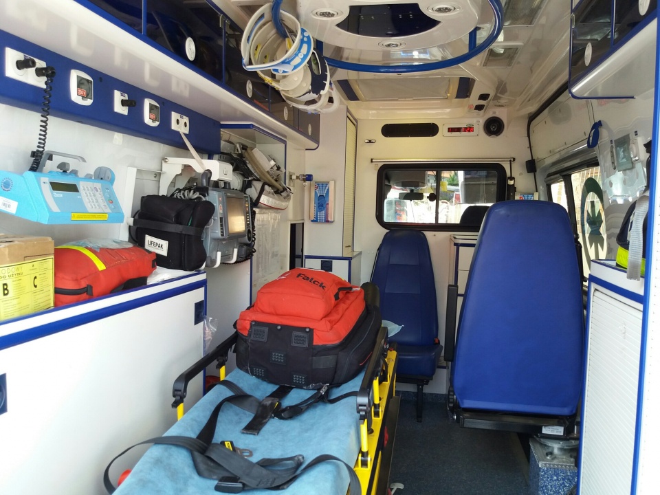 W Brzegu krewki 23-latek zaatakował ratowników medycznych. Byli duszeni i kopani [fot. Maciej Stępień]