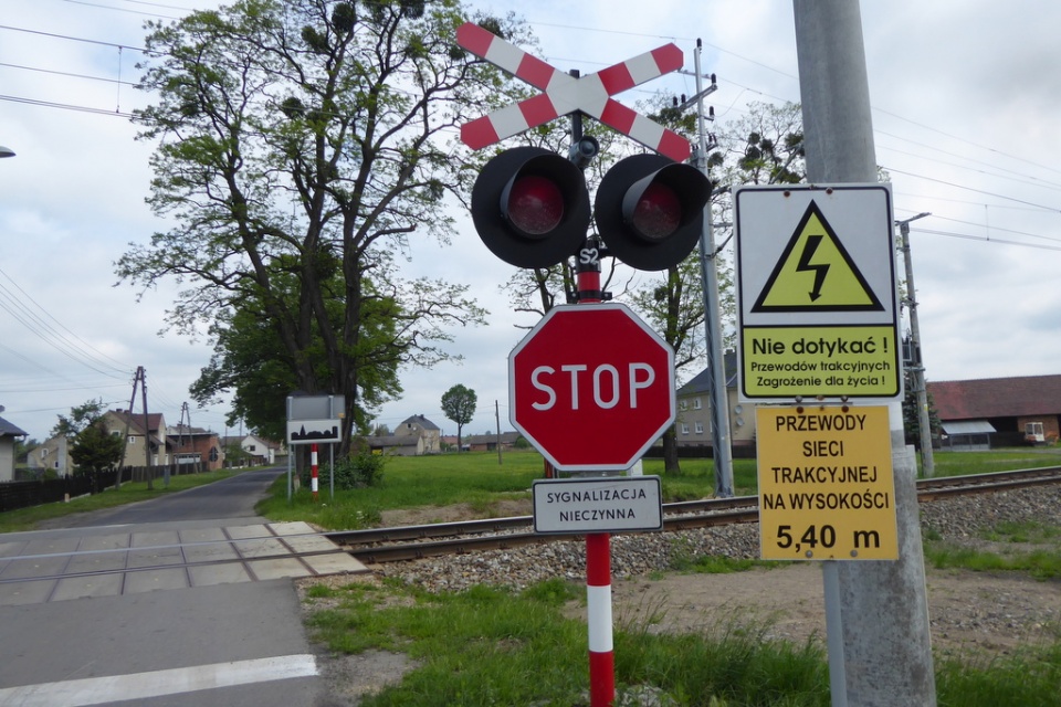 Przejazd kolejowy w Schodni. Sygnalizacja świetlna nadal nie działa [fot. Monika Pawłowska]