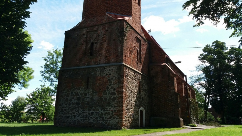 Zabytkowy kościół w Wojciechowie [fot. Maciej Stępień]