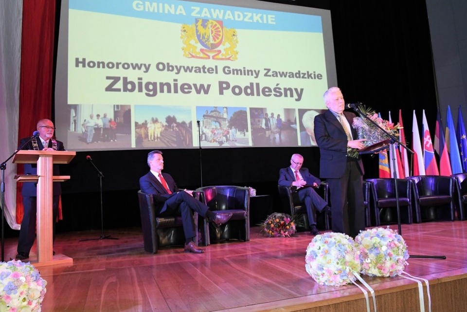 Wręczenie tytułu "Honorowy obywatel gminy Zawadzkie" [fot. archiwum gminy]