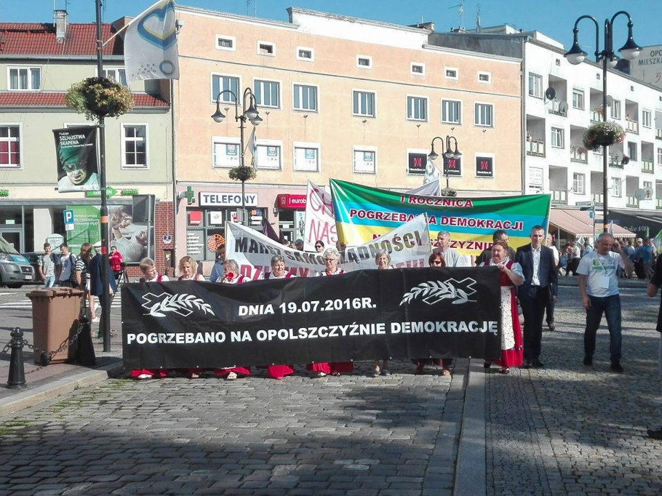 XII. marsz przeciwników Dużego Opola [fot. Ewelina Laxy]
