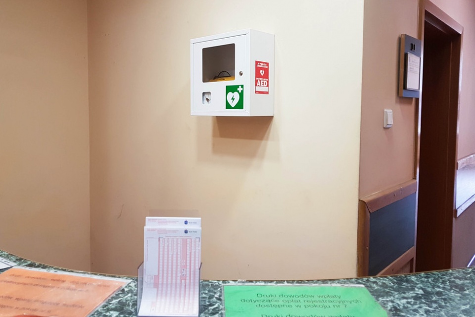 Defibrylator w starostwie w Kędzierzynie-Koźlu [fot. archiwum powiatu]