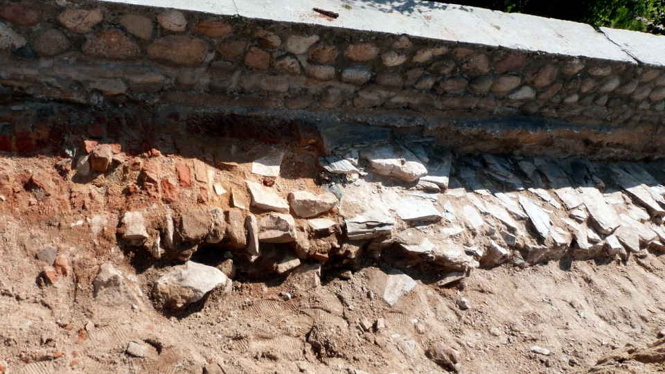 Archeologiczne odkrycia w centrum Głubczyc. Fragment bramy z XII wieku [fot. PM w Głubczycach]