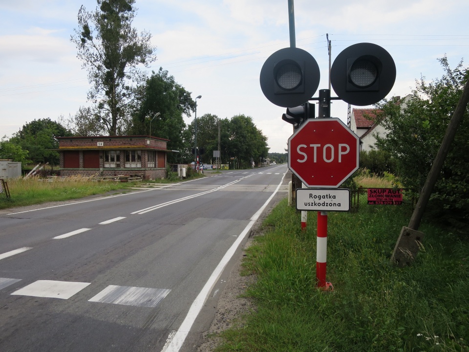 STOP na przejeździe w Myślinie [fot. Kamila Gal-Skorupa]