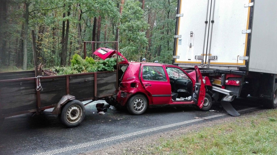 Wypadek na DK 45 z udziałem ciężarówki [fot. Mariusz Materlik]